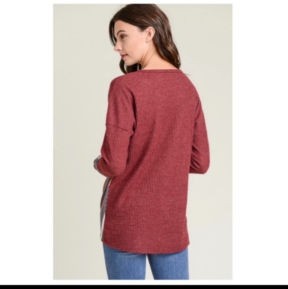 Contrast V neck button front top - Picture 4 of 6